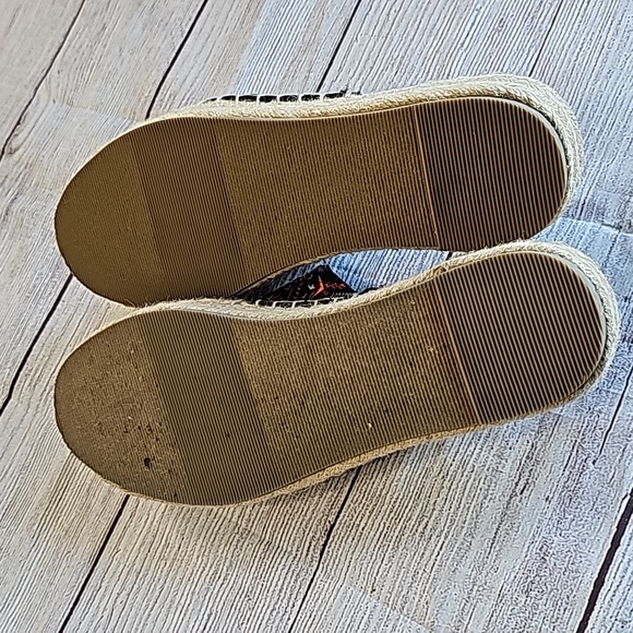 EUC AE sz 8 Aztecan slip on shoes, black/pink/purple/teal/white - Picture 2 of 7